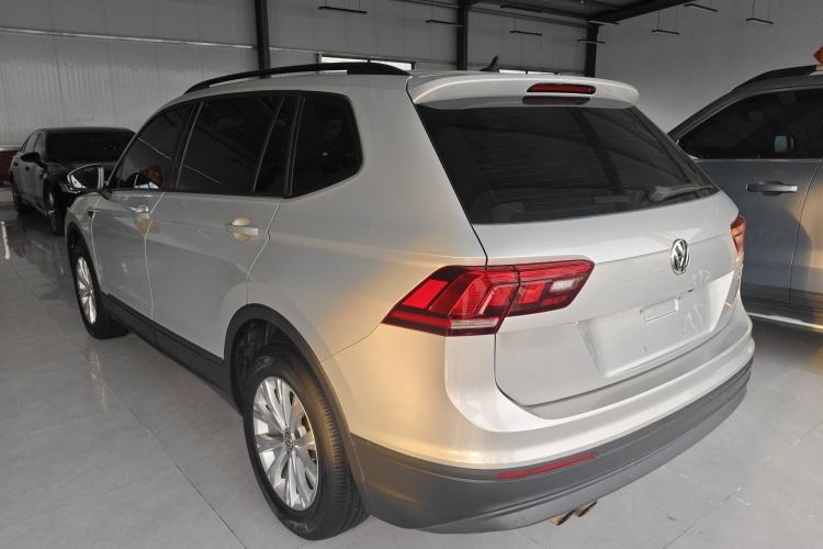 Used Volkswagen Tiguan L 2017 330TSI Automatic Two-Wheel Drive Luxury Edition Exterior 2