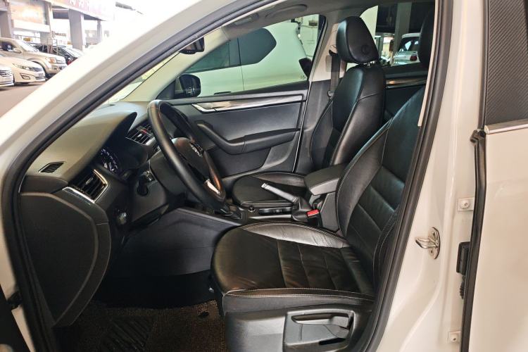 Used Skoda Octavia 2016 1.6L Automatic Smart Drive Edition Left Front Seat