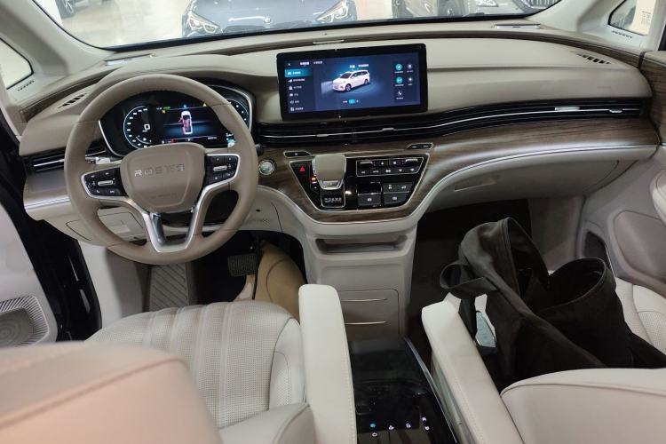 Used Roewe iMAX8 2023 400TGI Comfort Edition