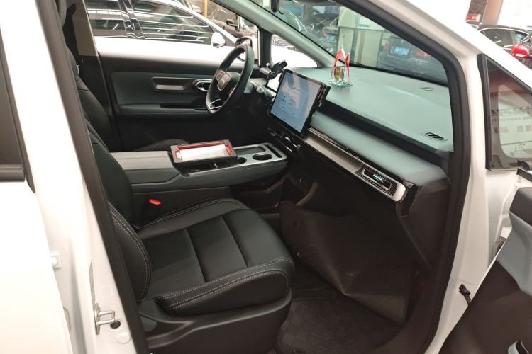 Used AION Y 2023 Plus 610 Smart Edition Lithium Iron Phosphate Right Front Seat