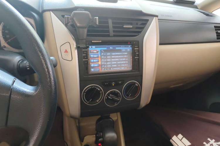 Used Venucia R50 2013 1.6L Automatic Fashion Edition
