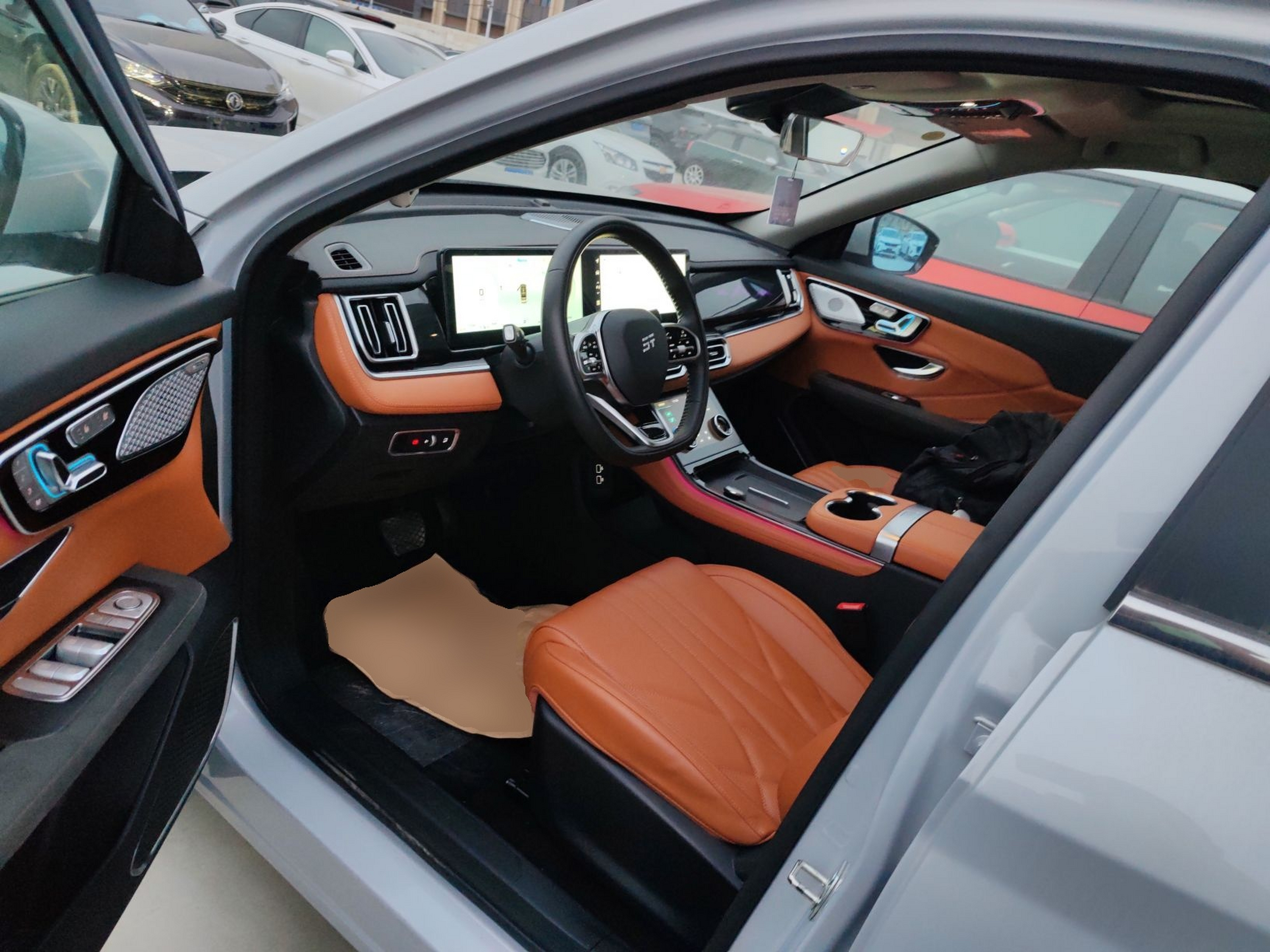 المقاعد الأمامية داخل السيارة