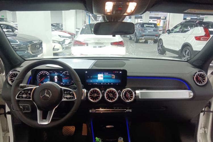 Used Mercedes-Benz GLB 2021 GLB 200 Dynamic Edition Center Console