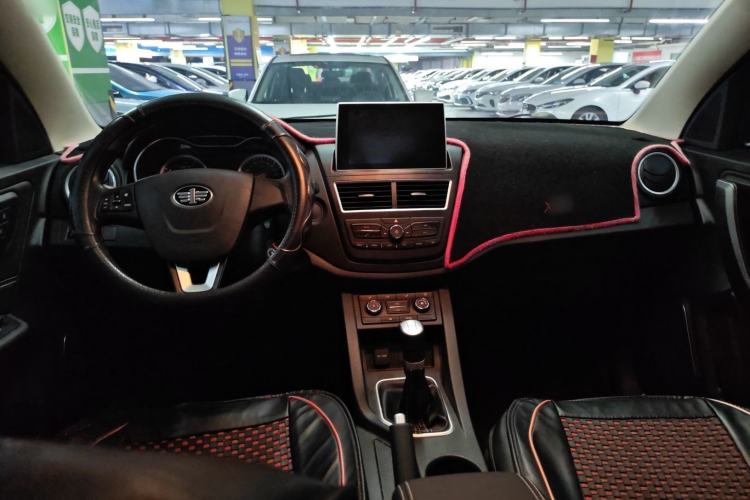 Used Bestune X40 2017 1.6L Manual Luxury Edition Center Console