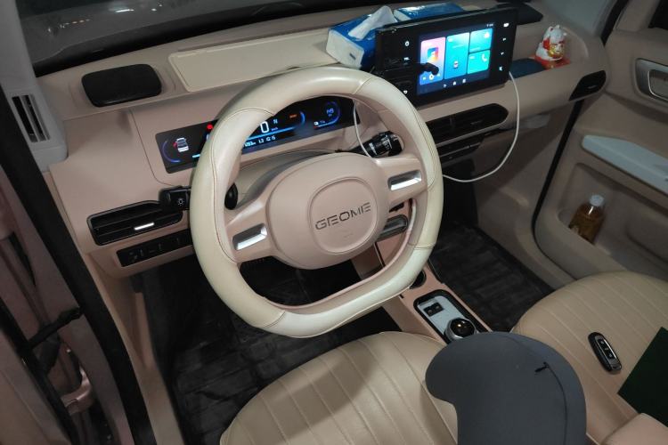 Used Geely Galaxy Panda 2023 Panda Mini 200km Endurance Bear Center Console