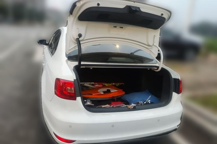 Used Volkswagen Sagitar 2012 1.6L Manual Comfort Model
