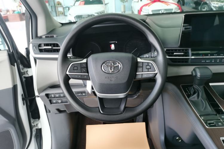 Used Toyota Granvia 2024 2.5L Hybrid Comfort Edition
