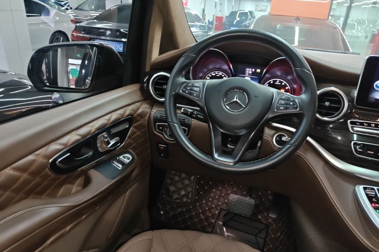 Used Mercedes-Benz V-Class 2017 V 260 Avantgarde Edition Steering Wheel