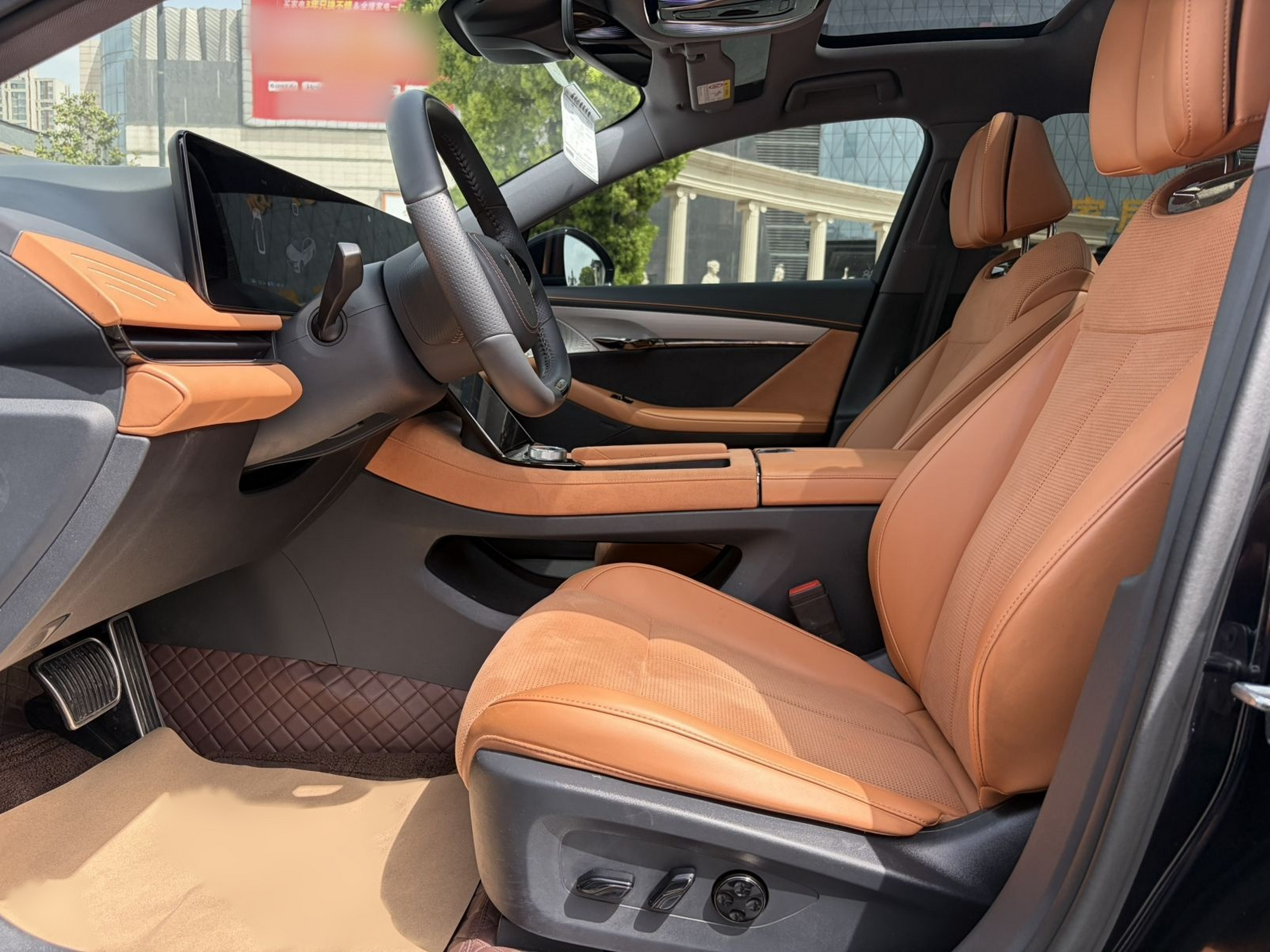 المقاعد الأمامية داخل السيارة