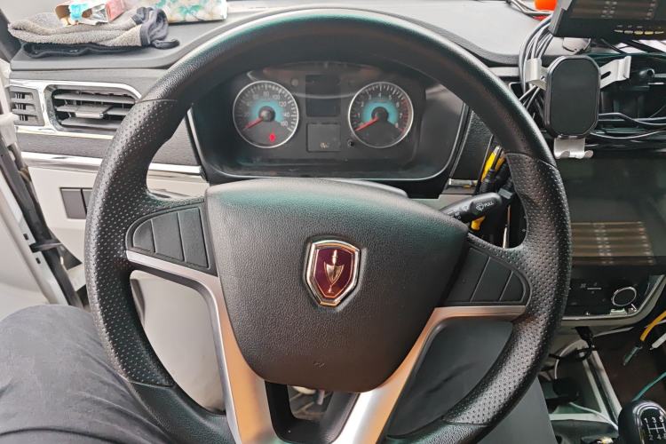 Used Jinbei New Hiace X30L 2024 Champion Edition Coach 5/6/7-Seater with Central Air Conditioning Steering Wheel