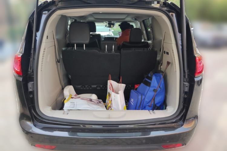 Used Chrysler Grand Voyager 2017 3.6L Premium Edition Trunk