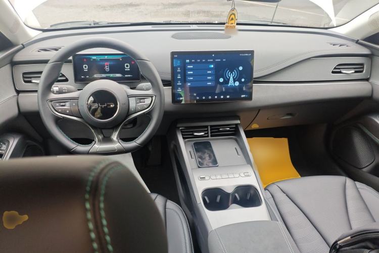 Used BYD Seal 06 New Energy 2026 DM-i Ultra-Enjoyment 128KM Luxury Edition Center Console