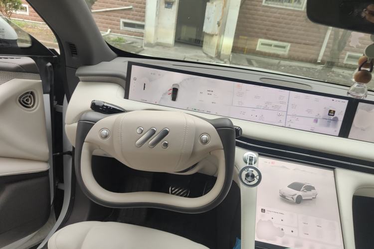 Used IM LS7 2023 100kWh Lux Rear-Drive Version
