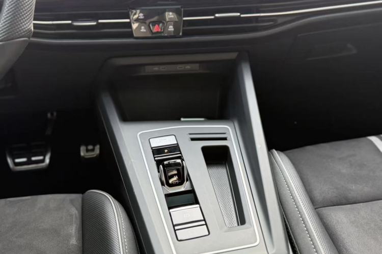 Used Volkswagen Golf 2023 280TSI DSG R-Line Lite Interior 4