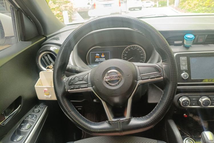 Used Nissan Kicks 2017 1.5L CVT Smart Drive Edition Steering Wheel