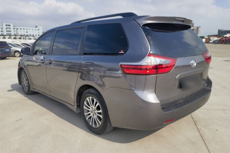 Used Toyota Sienna 2019 3.5L Two-Wheel Drive LE Trim 7 Seats U.S. Specification