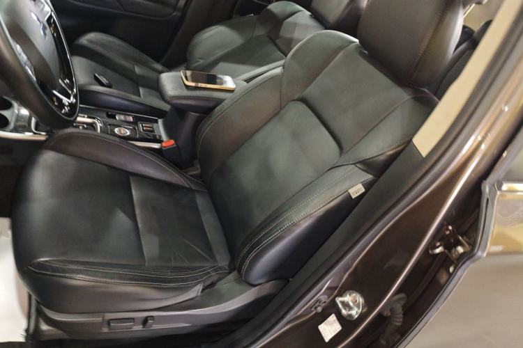 Used Mitsubishi Outlander 2019 2.4L 4x4 Zhi Xiang Edition 7 Seats China VI Standard
