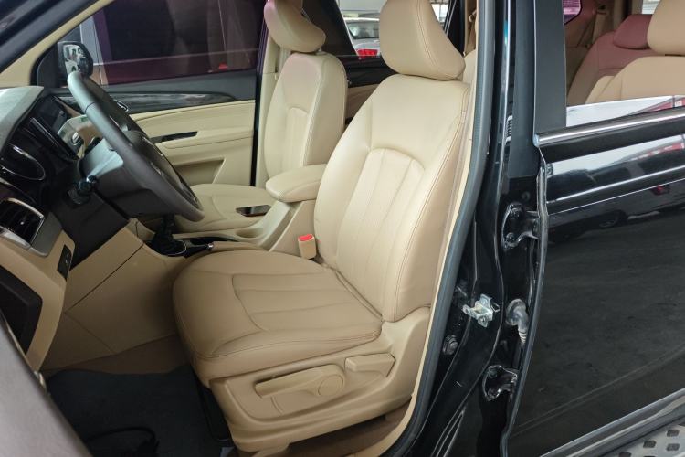 Used Baojun 730 2016 1.5T Manual Comfort Version 7 Seats