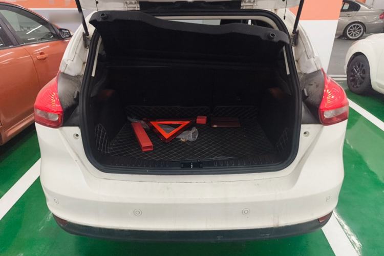 Used Ford Focus 2017 Hatchback 1.6L Manual Fashion Edition SmartDrive Version Trunk