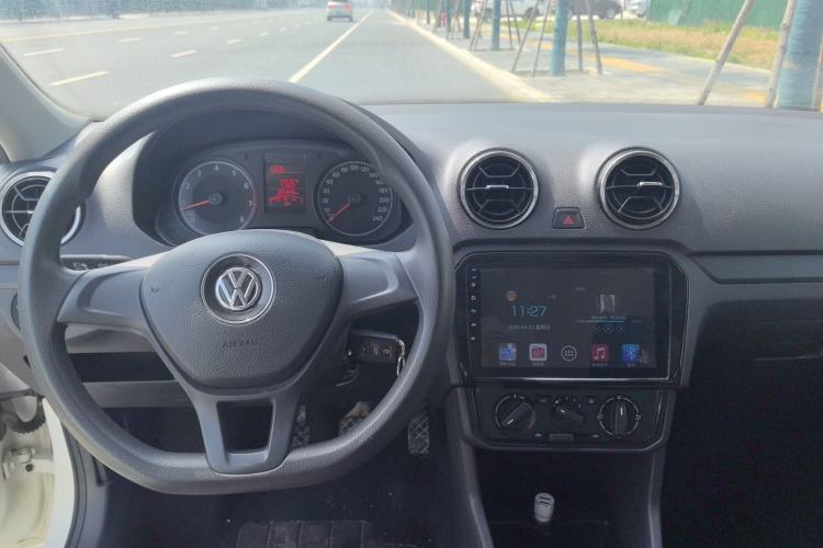 Used Volkswagen Jetta 2017 1.4L Manual Fashion Edition Interior 4