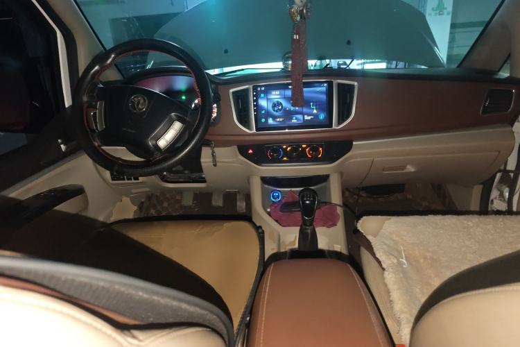 Used FORTHING Lingzhi 2016 M3 1.6L 7-Seater Comfort Model China IV Standard Center Console