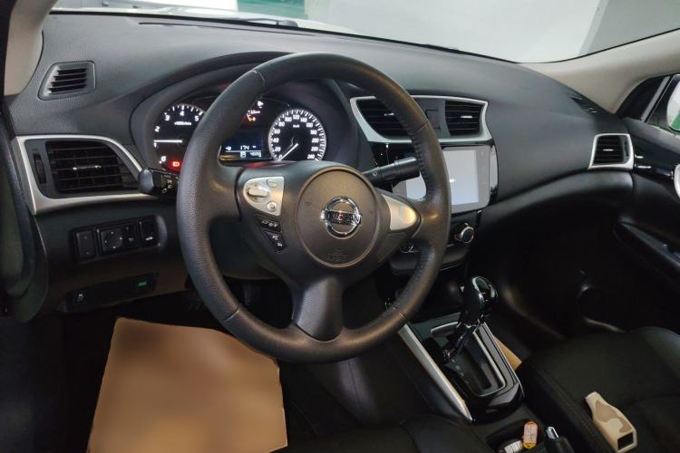 Used Nissan Sylphy 2019 1.6XV CVT Smart Connect Luxury Edition China VI Standard Center Console