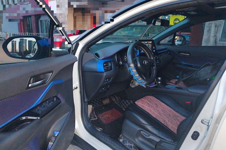 Used Toyota C-HR 2018 2.0L Leading with Sunroof China VI Standard Driver Seat