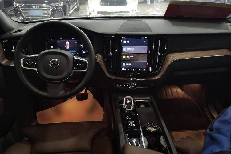 Used Volvo XC60 2023 B5 4x4 Smart Luxury Edition