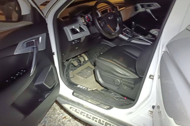 Used Geely Auto Emgrand X7 Sport 2016 2.0L Manual ZhiShang Version Driver Seat