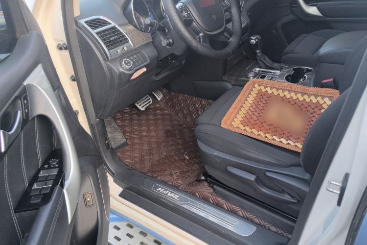 Used Haval H9 2015 2.0T Four-Wheel Drive Standard Model 7 Seats Driver Seat