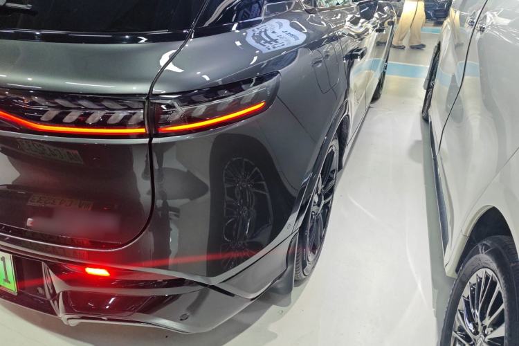 Used VOYAH FREE 2025 318 259 km All-Wheel-Drive Exploration Edition
