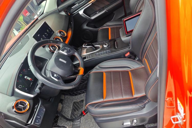 Used Wey VV5 2019 1.5T Two-Wheel-Drive Orange Edition Limited Model
