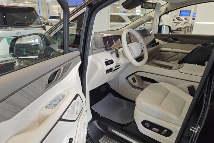 Used Wey Gaoshan 2025 Four-Wheel Drive Alpine 9 Driver Seat