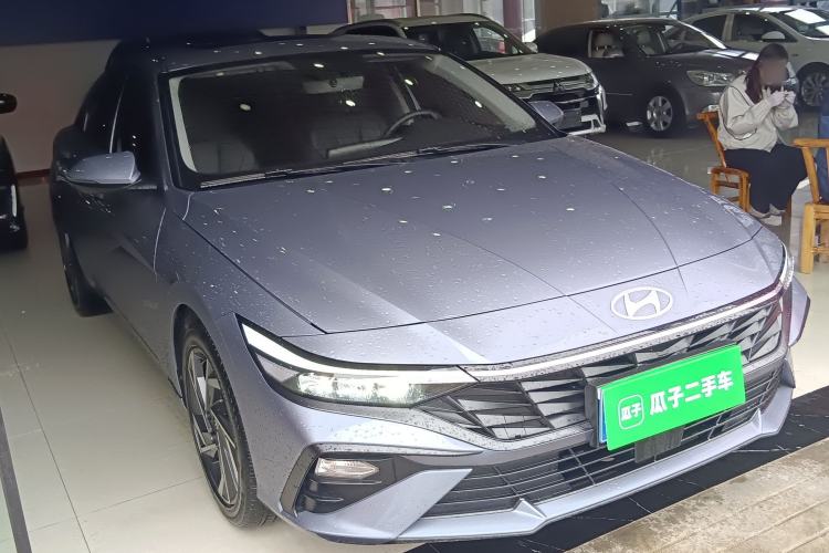 Used Hyundai Elantra 2023 1.5L CVT GLX Elite Edition Front Right 45 Deg