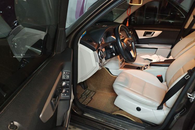 Used Mercedes-Benz GLK-Class 2013 GLK 300 4MATIC Dynamic Sunroof Model