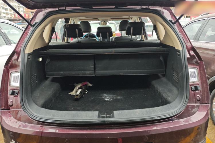 Used Baojun 560 2016 1.8L Manual Luxury Edition Trunk