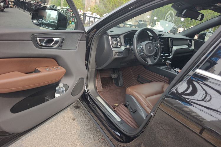 Used Volvo XC60 2021 T5 4x4 Smart Luxury Edition
