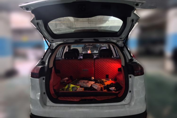 Used Geely Auto Emgrand X7 Sport 2018 Revised Version 1.8TD Automatic Two-Wheel Drive Smart Connectivity 4G-Enabled Edition Trunk