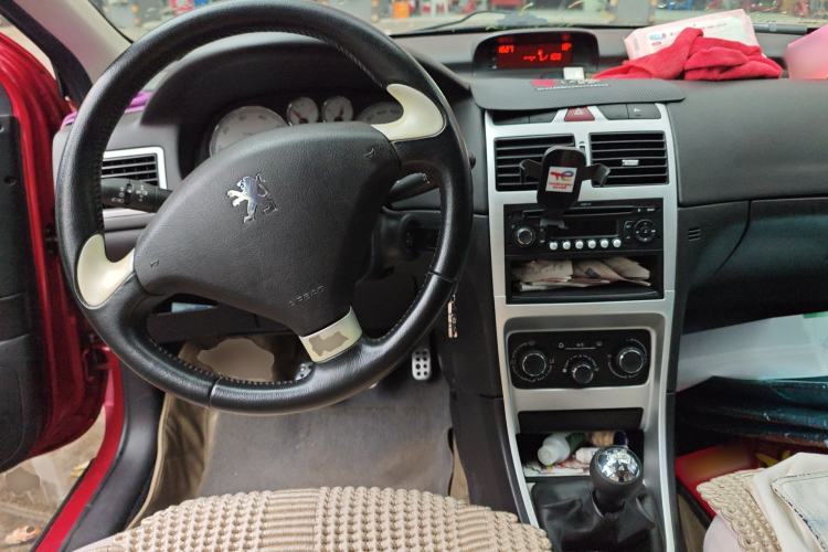 Used Peugeot 307 2012 1.6L Manual CROSS Center Console