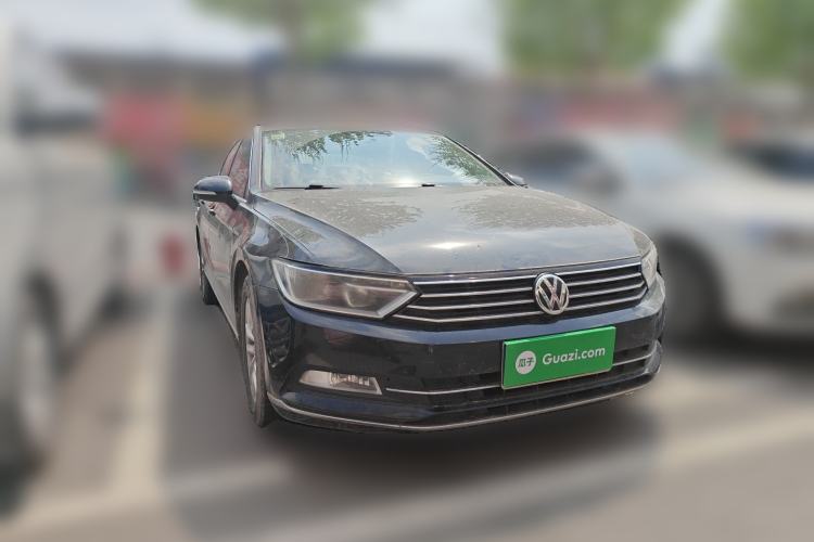 Used Volkswagen Magotan 2017 280TSI DSG Comfort Model Front Right 45 Deg