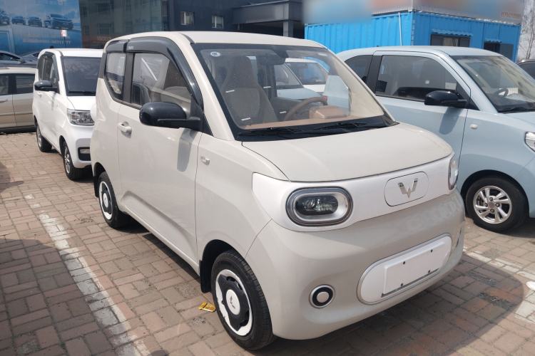Used Wuling Hongguang MINIEV 2024 3rd Generation 215km Youth Edition Front Right 45 Deg