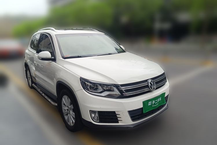 Used Volkswagen Tiguan 2013 1.8 TSI Automatic All-Wheel Drive Luxury Model Front Right 45 Deg