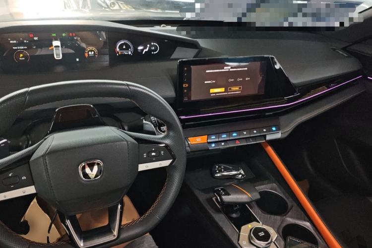 Used CHANGAN UNI-V 2022 1.5T Prestige Version Center Console