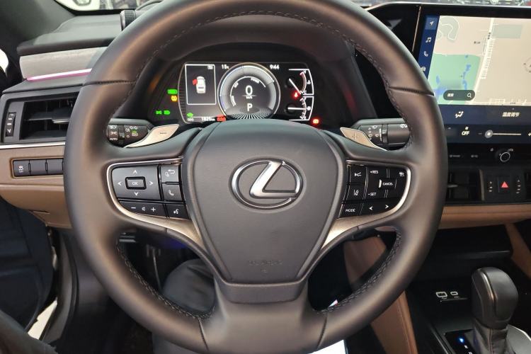 Used Lexus ES 2025 300h Deluxe Edition
