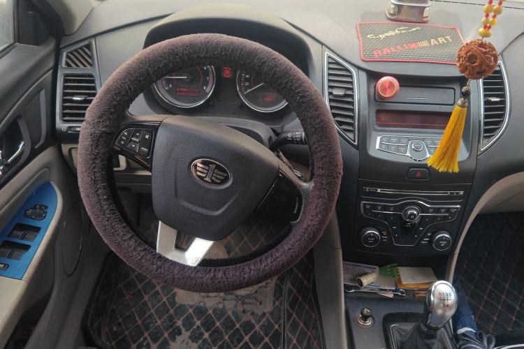 Used Bestune B50 2013 1.6L manual Comfort trim level Steering Wheel