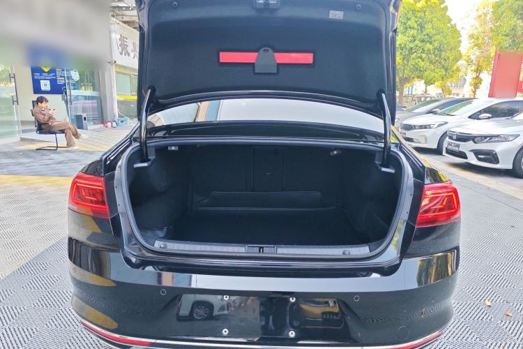 Used Volkswagen Magotan 2020 330TSI DSG Leading Model
