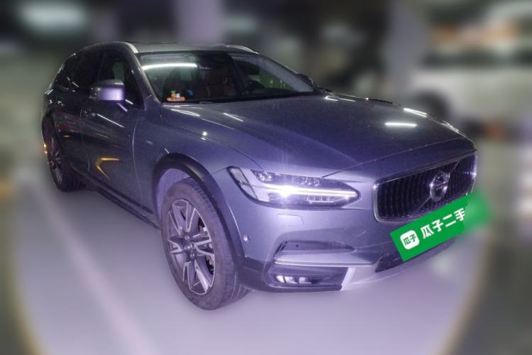 Used Volvo V90 2017 Cross Country T5 AWD Prestige Edition Front Right 45 Deg