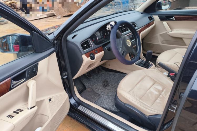 Used Volkswagen Lavida 2013 1.6L Manual Comfort Edition
