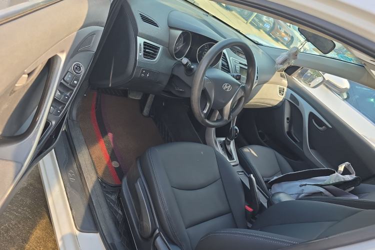 Used Hyundai Elantra (5th Generation / Langdong) 2016 1.6L Automatic Smart Version
