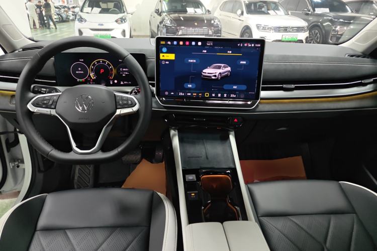 Used Volkswagen Sagitar 2026 Model L 300TSI DSG Luxury Version Center Console